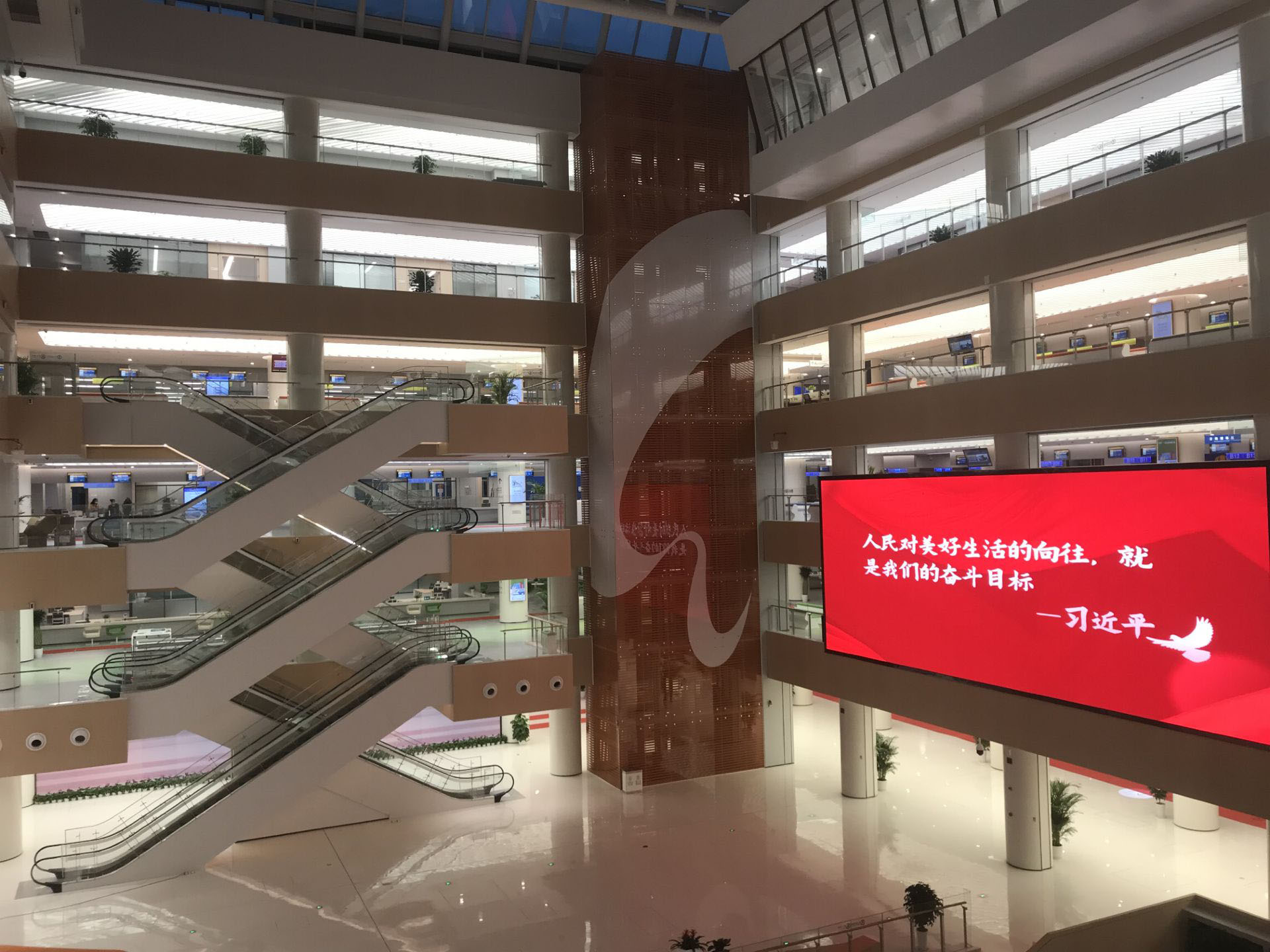 成都高新區(qū)政務新大廳效果圖